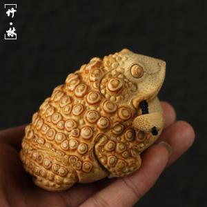 1物1拍精磨名家李小双作り精工彫刻3足の金ヒキガエルを釘付けにしたハンドピース竹の根彫り