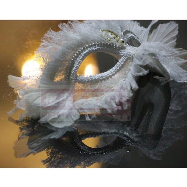 ハロウィンベネチア仮装舞踏会プリンセスパーティー赤の震える音ホワイトシンプルレースマスク