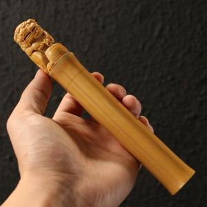 の名家李攀純が手彫りした獅子の実心竹短香筒手彫り竹彫り線香筒