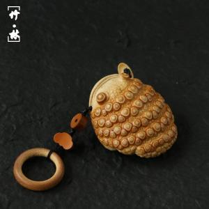 の名家李小双純が手彫りで三足のヒキガエルを釘付けにして手で遊ぶもの-地包天