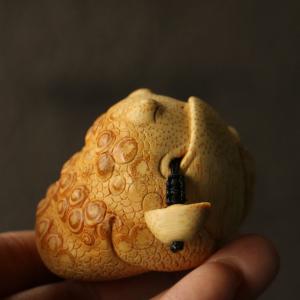 の名家劉暁天純が三足の金蟾の手で彫刻した「地包...の詳細画像1
