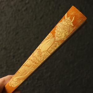 逸品名家の戚有良純が手で青を残して彫刻した斉天大聖玉竹扇斗は仏孫悟空に勝った