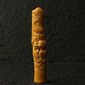 の名家劉衛強純の手作り浅浮き彫り『龍戯珠』の中実竹の取っ手の竹彫刻