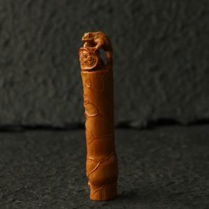 劉衛強作り立体彫刻金ヒキガエルハスの葉の中の実心竹の手で玉竹を