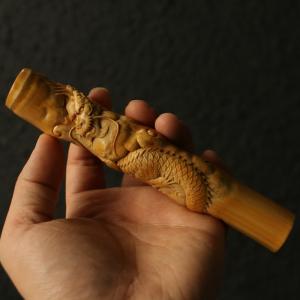 劉衛強作り浅浮彫祥雲盤龍柱手把手件竹彫り把手件