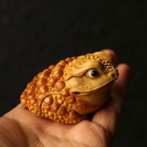 の名家劉衛強純が三足のヒキガエルを手作業で彫刻...の詳細画像1