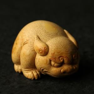 の名家劉向栄純の手彫り「瑞獣」の手彫り品竹根彫り品で神獣を遊ぶ