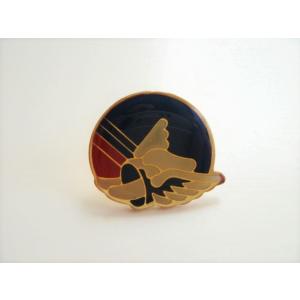 ピンズ GAULOISES ヘルメット ピンバッジ ゴロワーズ フランス ヴィンテージ タバコ 雑貨