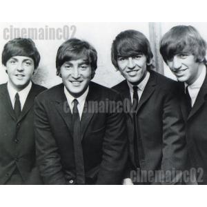 ザ・ビートルズThe Beatles/地面に座るジョン、ポール、ジョージ