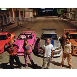 映画『ワイルド・スピードX2』レース前に愛車の前に立つ4人写真/ポール・ウォーカー、アマウリー・ノラ...
