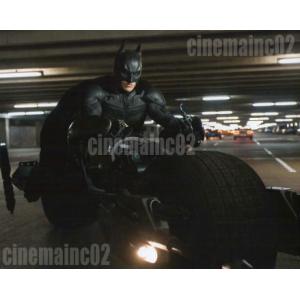 クリスチャン・ベール/『バットマン/ダークナイト・ライジング』バットポッドに乗る写真