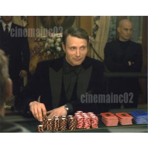 マッツ・ミケルセン/『007 カジノ・ロワイヤル』ギャンブル中のル・シッフルの写真