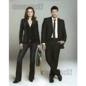 海外ドラマ『BONES ボーンズ』カバンを持つブレナンとブースの写真/エミリー・デシャネル、デヴィッ...