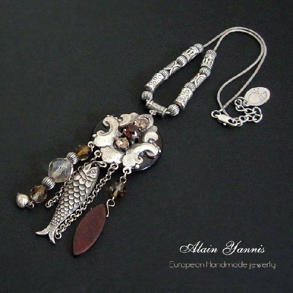 フランス製ネックレス　個性的なヨーロッパのハンドメイドアクセサリー　エキゾチックペンダントネックレス...