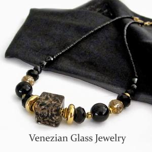ベネチアングラス（ムラノガラス）レディース大ぶりネックレス　イタリア製アクセサリー　30代　40代　50代　60代　アベンチュリーナ・ブラック