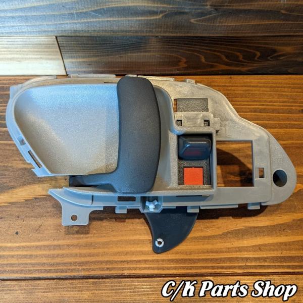 インナードアハンドル 左 運転席側 グレー内装 DORMAN フロントリア共通 ドアレバー 95-9...