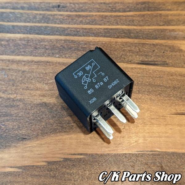 フューエルポンプリレー 四角 5PIN STANDARD 95-99 C1500 K1500サバーバ...