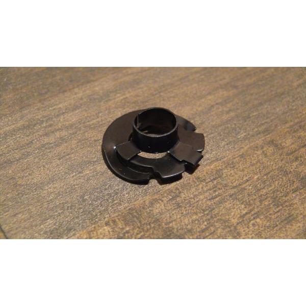 ブレーキランプスイッチリテーナー 95-99y 2ndデザイン 丸型 DORMAN ペダルスイッチ固...