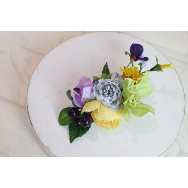 春の小花をちりばめたコサージュ　　ウエディング　成人式にも！