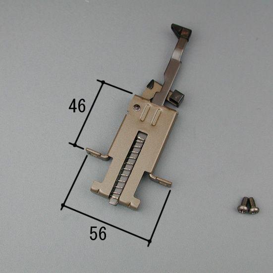 三協 アルミ 旧立山 アルミ 雨戸部品:雨戸パネル:雨戸錠（サル）:雨戸錠下サル(WA1071N0-...