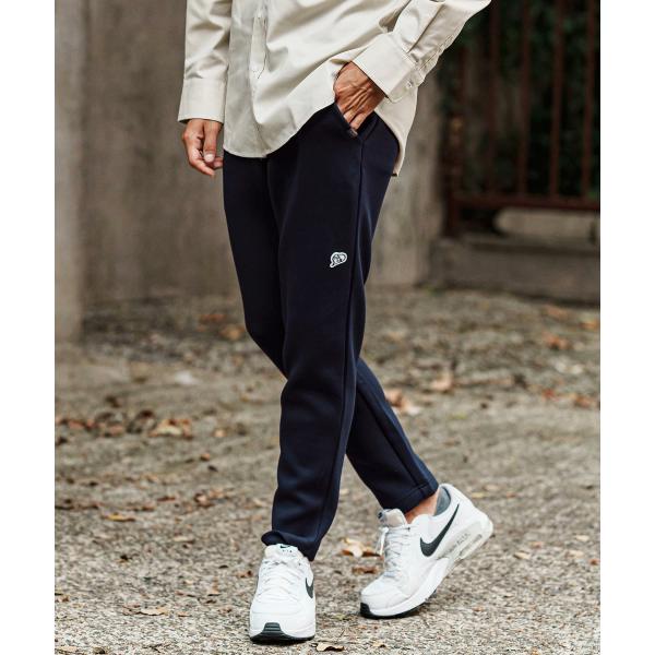 heart patch cardboard knit pants