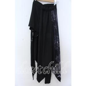 【SALE】NieR CLOTHING / 変則フラップスカート付きパンツ【彼岸花】  ブラック×グ...