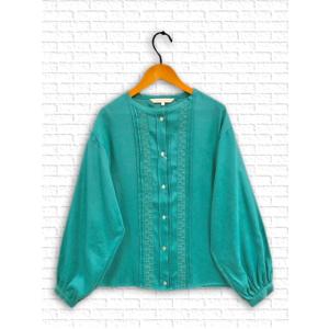 [ノースオブジェクト]　刺繍使いピーチ起毛ツイル素材ノーカラーブラウス