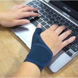 メッシュの無縫製手首サポーター 左右兼用 男女兼用 ボーン内臓 親指