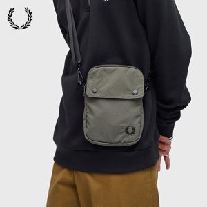 FRED PERRY フレッドペリー クラシック ショルダーバッグ L8257