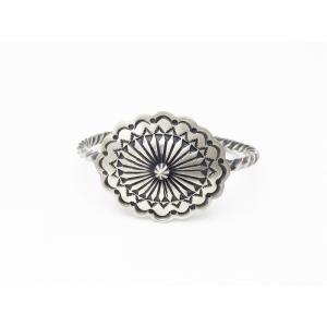 インディアンジュエリー　ナバホ　コンチョ　バングル