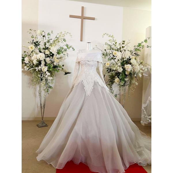 貸衣分品ウェデイングドレス  7号　キミエ村上 ラインが美しい　オフショルダータイプ