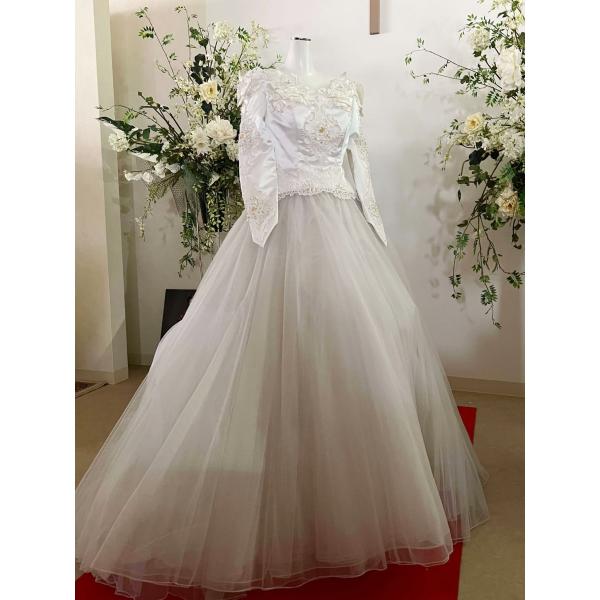 貸衣処分品白ウェデイングドレス11号　ウェディングドレス KOKI　上サテン 下チュール