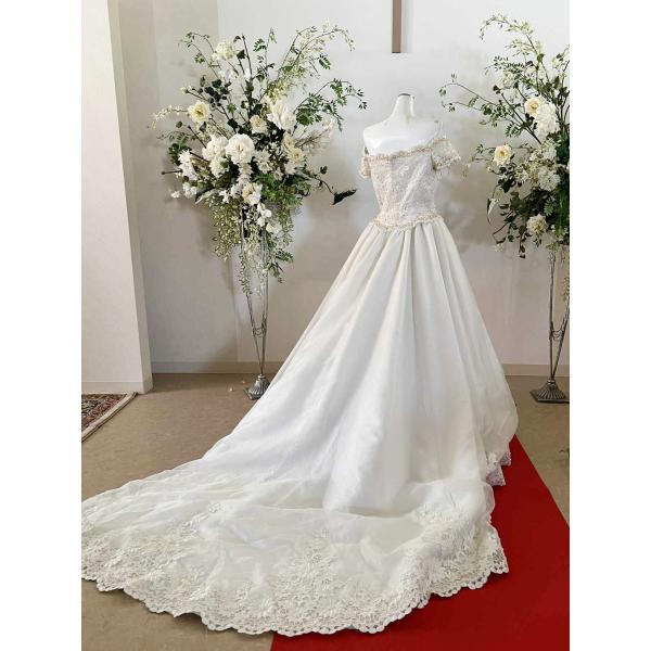 貸衣処分品白ウェデイングドレス　11号　オフショルダータイプ　ロングトレーン