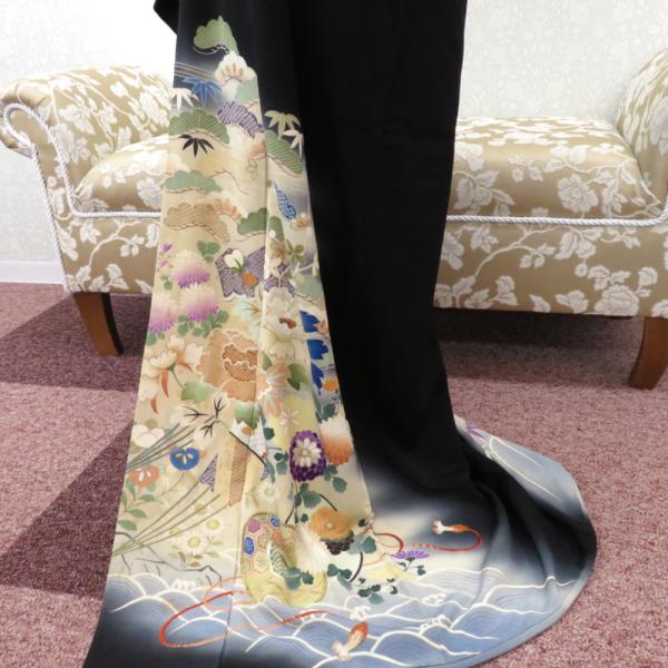 黒留袖 アンティーク 昔着物 正絹 黒 多色 金 扇 鼓 花々 宝文様 刺繍 裾綿入 シミあり 昔 ...