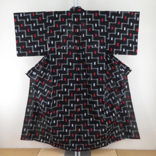 木綿着物 絣模様 単衣 バチ衿 黒色ｘ白色ｘ赤色 仕立て上がり着物 レトロ 身丈150cm