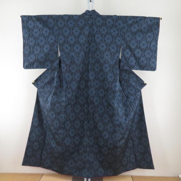 紬 着物 亀甲に花紋様 紺色ｘ青色 袷 バチ衿 絹 仕立て上がり着物 身丈151cm
