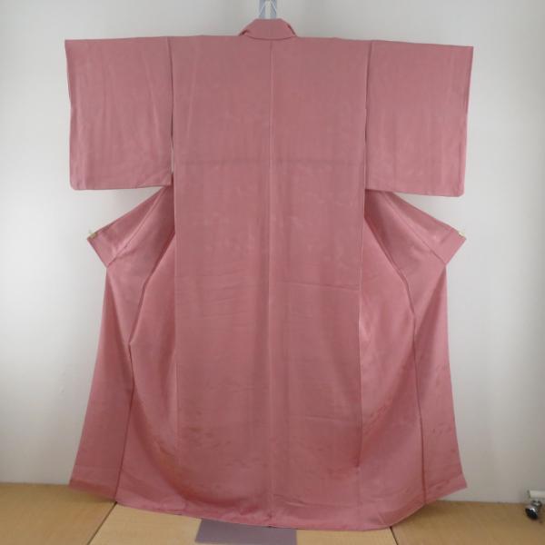 色無地 袷 パウダーピンク色 地紋入り 一つ紋 違い鷹の羽紋 正絹 広衿 仕立て上がり着物 身丈15...