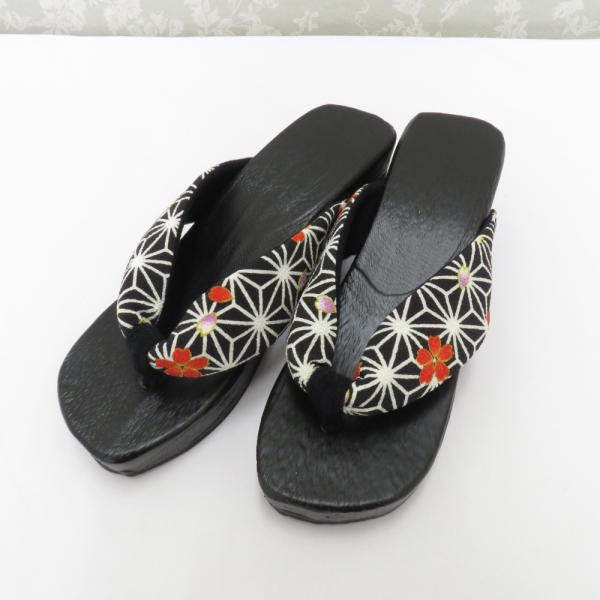 下駄 浴衣用 下駄サンダル ヒール下駄 桐下駄 Mサイズ 花柄鼻緒 京ちりめん 黒×白 黒色系台 レ...