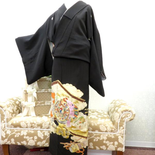 昔黒留袖 アンティーク黒留袖 雅楽器文様 風景 刺繍 金コマ刺繍 ツタ紋五つ入 昔着物 レトロ  身...