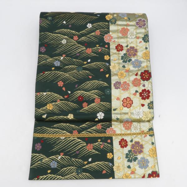 袋帯 グリーン系 深緑色ｘ金色ｘ多色 金糸 小桜に波と籠目紋様 六通柄 正絹 仕立て上がり 着物帯 ...