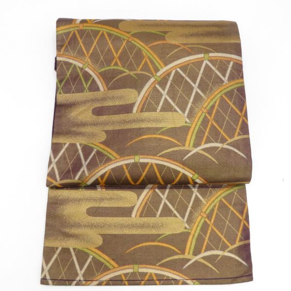 名古屋帯 正絹 茶色ｘ金色ｘ紫色 蛇籠文にエ霞紋様 金糸 六通柄 仕立て上がり 着物帯 長さ350c...