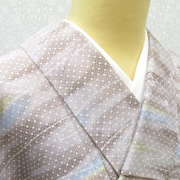 小紋 袷 薄茶×水色×金茶×白 流線 幾何学 エ霞柄 洗える着物 広衿 仕立て上がり ポリエステル着...