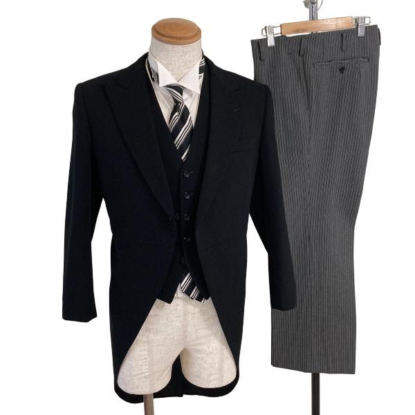 NIKKE FORMAL WEAR 白襟あり3ピース 拝みボタン モーニングコート A3 S ブラッ...