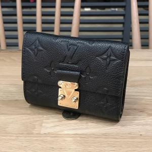 LOUIS VUITTON 【新品同様】ルイヴィトン マヒナ ポルトフォイユ LOUIS VUITTON 【新品同様】ルイヴィトン マヒナ ポルトフォイユ