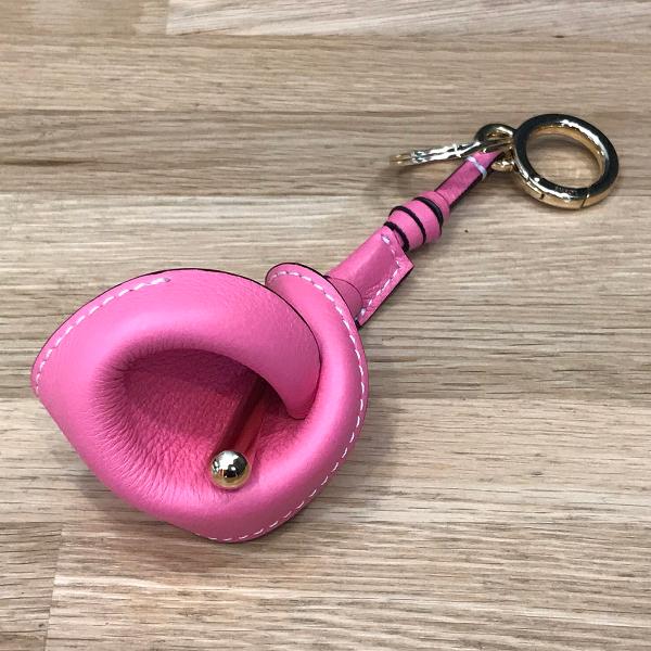 【新品同様】 ロエベ カラ バッグチャーム ユリモチーフ ピンク キーリング Calla Lily ...