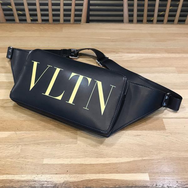 【超美品】ヴァレンティノ ロックスタッズ VLTN ベルトバッグ レザー ブラック B0719WJW...