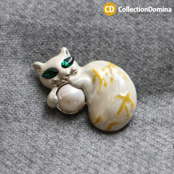 ピンブローチ 猫 ねこ ネコ キャット ねこちゃん ブローチ ラインストーン パール ホワイト レデ...