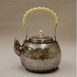 茶器・茶道具 銀瓶 丸型 湯沸 銀仕上、秀峰堂作、化粧箱入 新品
