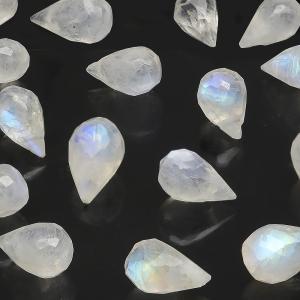 no.0338 六角のインドガラスと，レインボームーンストーン 粒販売 インド産 レインボームーンストーン ドロップカット 7〜8mm【5