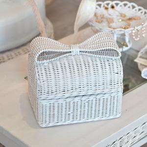 27日まで限定  リボンラタンBOXかごバッグ 籐 小物入れバスケット フタ付 リボン持ち手 fiore 幅19cm